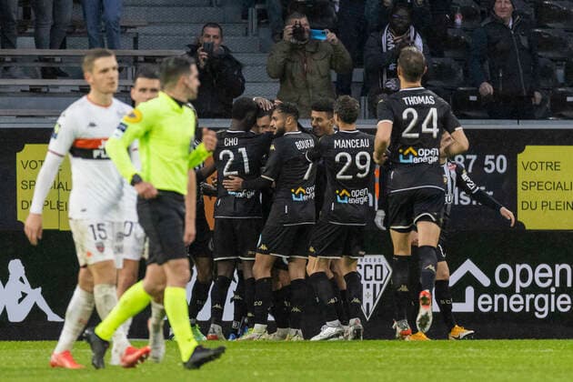 FOOTBALL : ANGERS SCO - FC LORIENT (Ligue 1 UberEats - J14) 21 11 2021 a Angers. Angers Thomas MANGANI penalty et but FOOTBALL : Angers SCO vs FC Lorient - Ligue1 uber eats - 21 11 2021 JeremiasGonzalez Panoramic 