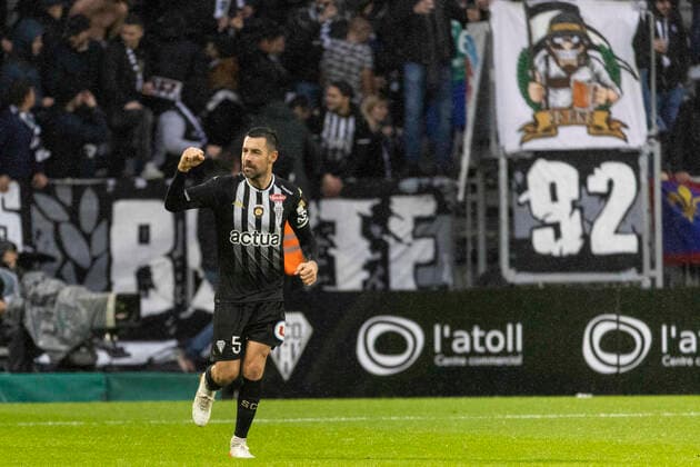 FOOTBALL : ANGERS SCO - FC LORIENT (Ligue 1 UberEats - J14) 21 11 2021 a Angers. Angers Thomas MANGANI penalty et but FOOTBALL : Angers SCO vs FC Lorient - Ligue1 uber eats - 21 11 2021 JeremiasGonzalez Panoramic 