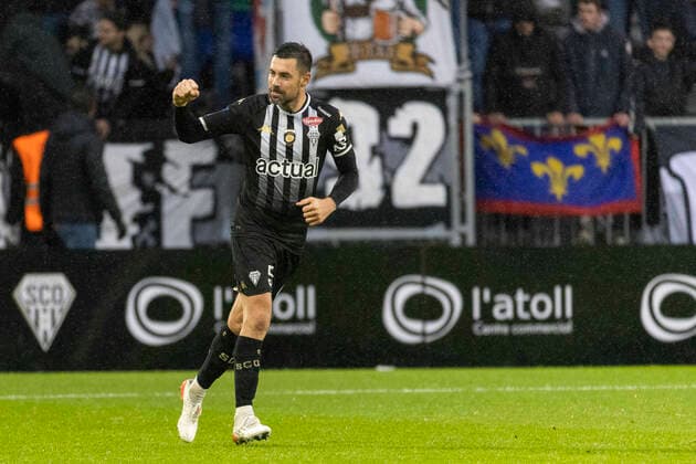 FOOTBALL : ANGERS SCO - FC LORIENT (Ligue 1 UberEats - J14) 21 11 2021 a Angers. Angers Thomas MANGANI penalty et but FOOTBALL : Angers SCO vs FC Lorient - Ligue1 uber eats - 21 11 2021 JeremiasGonzalez Panoramic 