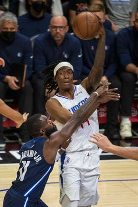 November 21, 2021, Los Angeles, California, USA: Terance Mann 14 of the Los Angeles Clippers defends the ball from Tim Hardaway Jr. 11 of the Dallas Mavericks during their NBA, Basketball Herren, USA game on Sunday November 21, 2021 at the Staples Center in Los Angeles, California. Clippers beat Mavericks, 97-91. ARIANA RUIZ PI Los Angeles USA - ZUMAp124 20211121_zaa_p124_009 Copyright: xArianaxRuizx