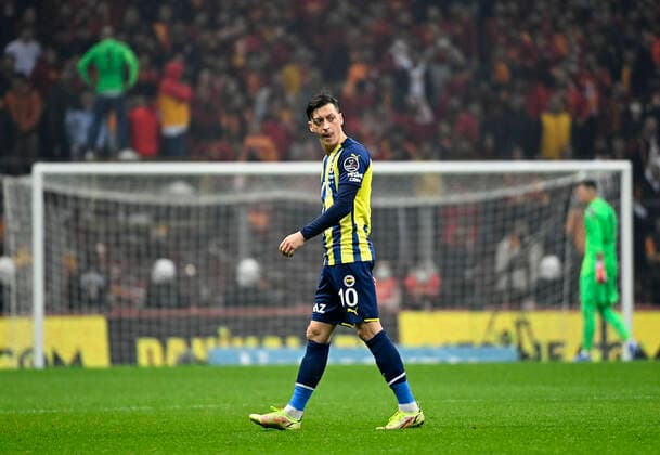 Fußball, Galatasaray Istanbul - Fenerbahce Istanbul Mesut Ozil of Fenerbahce during the Turkish super league big derby match between Galatasaray and Fenerbahce at NEF stadium in Istanbul , Turkey on November 21, 2021. 