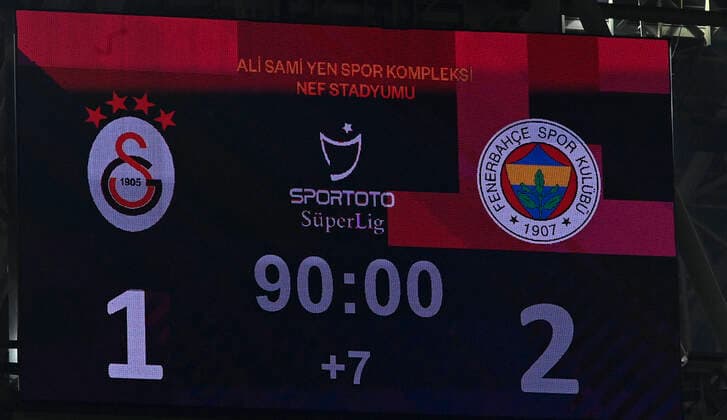 Fußball, Galatasaray Istanbul - Fenerbahce Istanbul Scoreboard during the Turkish super league big derby match between Galatasaray and Fenerbahce at NEF stadium in Istanbul , Turkey on November 21, 2021. 