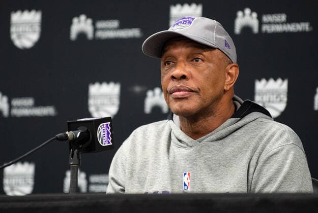 November 22, 2021, Sacramento, CA, USA: Sacramento Kings interim head coach Alvin Gentry speaks to the media during a press conference, PK, Pressekonferenz at the Golden 1 Center on Monday, November 22, 2021, in Sacramento. Sacramento USA - ZUMAj89_ 0142636128st Copyright: xPaulxKitagakixJr.x