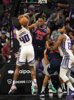 November 22, 2021, Sacramento, CA, USA: Sacramento Kings forward Harrison Barnes (40) is founded by Philadelphia 76ers center Charles Bassey (23) during a game at the Golden 1 Center on Monday, November 22, 2021, in Sacramento. Sacramento USA - ZUMAj89_ 0142636595st Copyright: xPaulxKitagakixJr.x