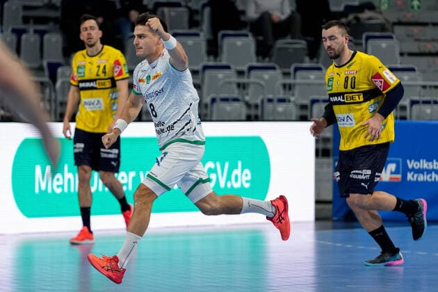 Goal scorer Lucas Krzikalla DHfK, 8 , cheers about a goal, jubilation, goal celebration, celebrate the goal, celebration, cheering about the goal, optimistic, game scene, highlight, single picture, action, action, 23 11 2021, Mannheim Germany , Handball, Bundesliga, Rhein Neckar Löwen SC DHfK Leipzig xozx