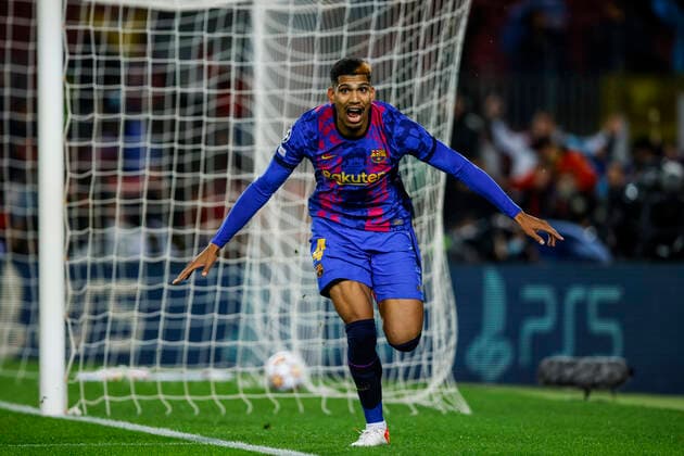 FC Barcelona, Barca V Benfica - Group E - UEFA Champions League 04 Ronald Araujo of FC Barcelona celebrates a goal canceled by the referee during the Group E - UEFA Champions League match between FC Barcelona and Benfica at Camp Nou Stadium on November 23, 2021 in Barcelona. Barcelona Barcelona Spain  Copyright: xXavierxBonillax bonilla-fcbarcel211123_npxmF