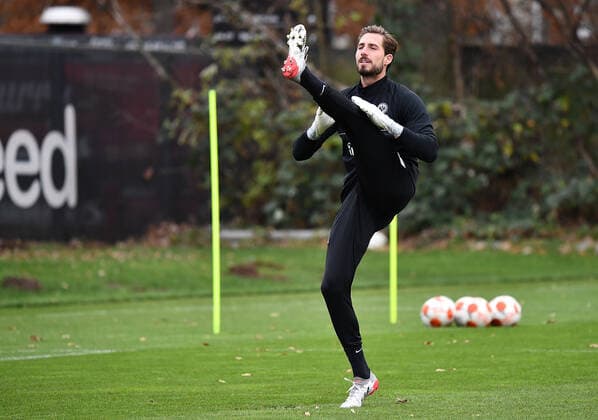 24 11 2021, xjhx, football UEFA Europa League, Eintracht Frankfurt training and press conference emspor, v l Kevin Trapp Eintracht Frankfurt DFL DFB REGULATES PROHIBIT ANY USE OF PHOTOGRAPHS as IMAGE SEQUENCES and or QUASI VIDEO Frankfurt am Main