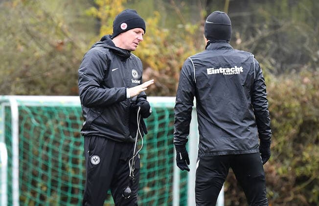 24 11 2021, xjhx, football UEFA Europa League, Eintracht Frankfurt training and press conference emspor, v l coach Oliver Glasner Eintracht Frankfurt zautz, Makoto Hasebe Eintracht Frankfurt DFL DFB REGULATIONS PROHIBIT ANY USE OF PHOTOGRAPHS as IMAGE SEQUENCES and or QUASI VIDEO Frankfurt am Main