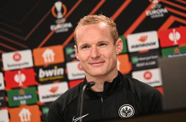 24 11 2021, xjhx, football UEFA Europa League, Eintracht Frankfurt training and press conference emspor, v l Sebastian Rode Eintracht Frankfurt DFL DFB REGULATIONS PROHIBIT ANY USE OF PHOTOGRAPHS as IMAGE SEQUENCES and or QUASI VIDEO Frankfurt am Main