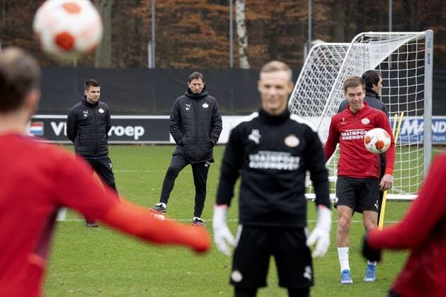 EINDHOVEN PSV coach Roger Schmidt during training in the run up to the UEFA Europa League group match against Sturm Graz ANP OLAF KRAAK UEFA Europa League 2021 2022 xVIxANPxSportx xxANPxIVx 441114053