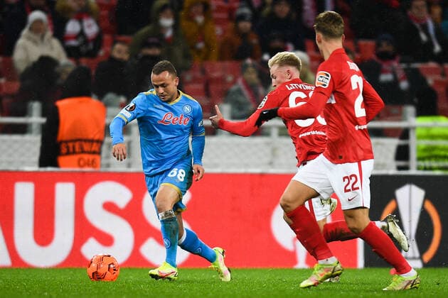 Russia Soccer Europa League Spartak - Napoli 6703558 24.11.2021 Napoli s Stanislav Lobotka, Spartak?s Ruslan Litvinov and Mikhail Ignatov struggle for the ball during the Europa League soccer match between Spartak Moscow and Napoli Naples, in Moscow, Russia. Vladimir Astapkovich Sputnik Moscow Russia  Copyright: xVladimirxAstapkovichx