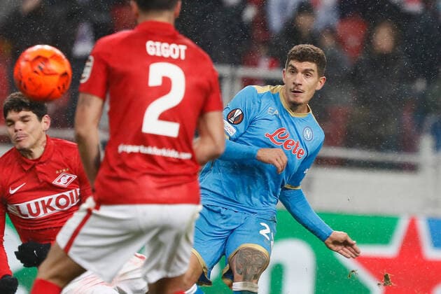 FC Spartak Moscow v SSC Napoli: Group C - UEFA Europa League Giovanni Di Lorenzo (R) of Napoli shoots on goal during the UEFA Europa League Group C football match between FC Spartak Moscow and SSC Napoli on November 24, 2021 at Otkritie Arena in Moscow, Russia. Moscow Russia  Copyright: xMikexKireevx kireev-fcsparta211124_nph9q