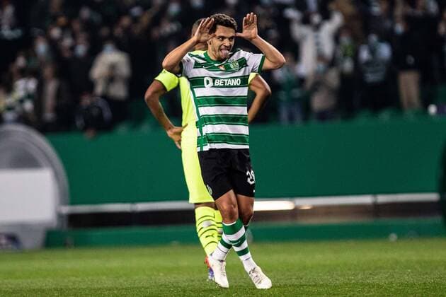 Sport Themen der Woche KW47 Sport Bilder des Tages Tor fuer Sporting Lissabon 1:0 durch Pedro Goncalves (Sporting Lissabon 28) Sporting Lissabon vs Borussia Dortmund, Champions League, Fussball, Gruppe C, 5. Spieltag, Spielzeit 2021 2022, 24.11.2021 DFB DFL REGULATIONS PROHIBIT ANY USE OF PHOTOGRAPHS AS IMAGE SEQUENCES AND OR QUASI-VIDEO Sporting Lissabon vs Borussia Dortmund, Champions League, Fussball, Gruppe C, 5. Spieltag, Spielzeit 2021 2022, 24.11.2021 Lissabon *** Goal for Sporting Lisbon 1 0 by Pedro Goncalves Sporting Lisbon 28 Sporting Lisbon vs Borussia Dortmund, Champions League, Football, Group C, Matchday 5, Season 2021 2022, 24 11 2021 DFB DFL REGULATES PROHIBIT ANY USE OF PHOTOGRAPHS AS IMAGE SEQUENCES AND OR QUASI VIDEO Sporting Lissabon vs Borussia Dortmund, Champions League, Football, Group C, Matchday 5, Season 2021 2022, 24 11 2021 Lisbon Copyright: xEibner-Pressefoto RogerxBuerkex EP_EER