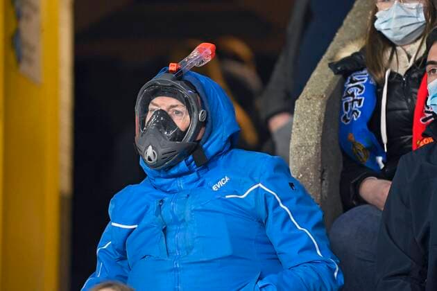 Sport Themen der Woche KW47 Sport Bilder des Tages BRUGGE, BELGIUM - NOVEMBER 24 : Illustration supporter wearing an aquatic mask due to COVID measures pictured during champions league League match group A between Club Brugge and RB Leipzig on November 24, 2021 in Brugge, photo by Philippe Crochet Club Brugge v RB Leipzig: Champions league PhotoNews Panoramic 