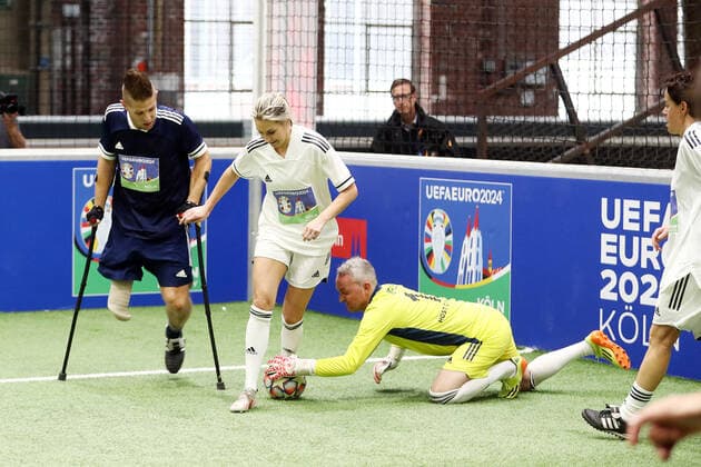 1 FC Köln Host city Cologne welcomes delegation from DFB and UEFA At the kick off event, Team Cologne will take on Team Euro 2024 for a show match, below Alexander Wehrle, 25 11 2021, pict. DUS900