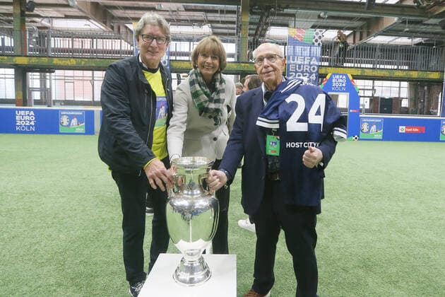 1 FC Köln Host city Cologne receives delegation from DFB and UEFA At the kick-off event, Team Cologne will compete against Team Euro 2024 in a show match, from left Toni Schumacher, Henriette Reker, Reiner Calmund, 25 11 2021, picture DUS900