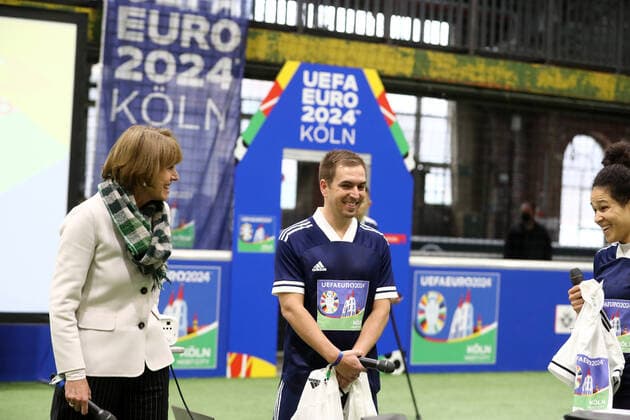 1 FC Köln Host city Cologne receives delegation from DFB and UEFA At the kick off event, Team Cologne will compete against Team Euro 2024 in a show match, from left Henriette Reker, Philipp Lahm, 25 11 2021, pic. DUS900