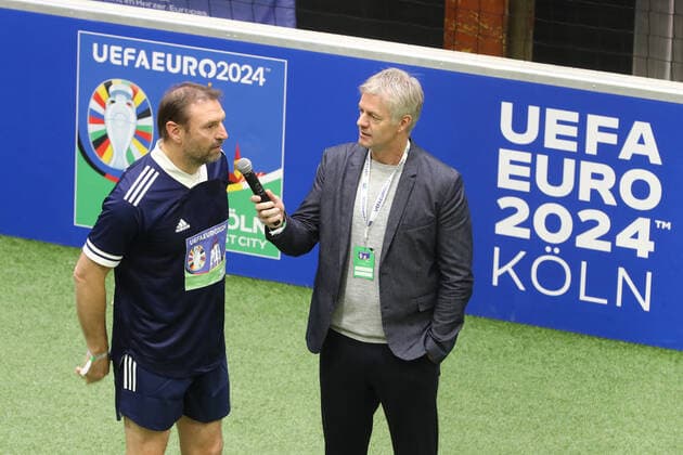 1 FC Köln Host city Cologne welcomes delegation from DFB and UEFA At the kick off event, Team Cologne takes on Team Euro 2024 for a show match, from left Jens Nowtny, Tom Bartels, 25 11 2021, pic. DUS900