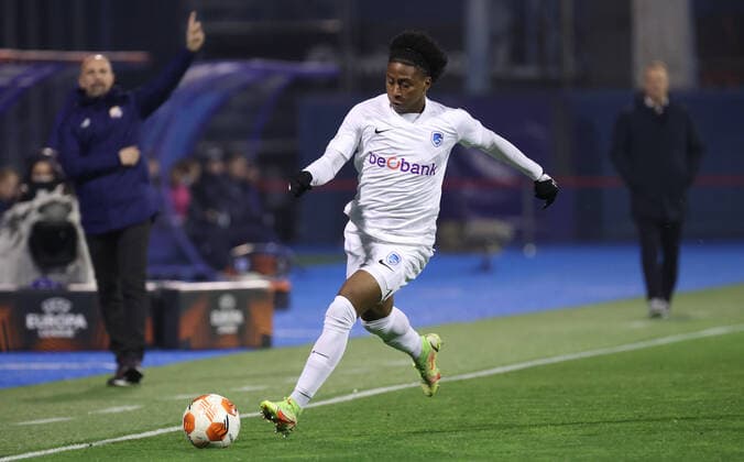 Genk s Angelo Preciado fights for the ball during a soccer game between Croatian Dynamo Zagreb and Belgian KRC Genk, Thursday 25 November 2021 in Zagreb, Croatia, on the fifth day (out of six) in Group H of the UEFA Europa League group stage. VIRGINIExLEFOUR  x3143347x