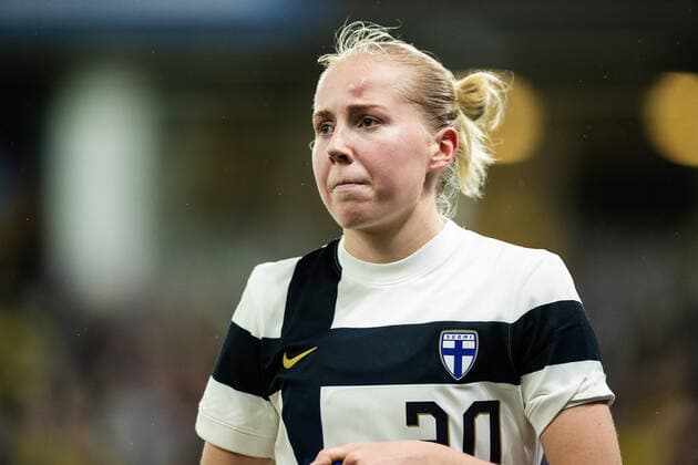 211125 Eveliina Summanen of Finland in pain during the FIFA Women s World Cup Qualifier football match between Sweden and Finland on November 25, 2021 in Göteborg Photo Michael Erichsen BILDBYRAN COP 89 CS0237 fotboll football soccer fotball vm kval kval fifa women s world cup qualifier qualifier sverige sweden finland dam bbeng,  Copyright: MICHAELxERICHSEN BB211125MI023
