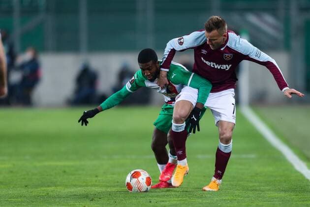 SOCCER - UEFA EL, Rapid vs West Ham VIENNA,AUSTRIA,25.NOV.21 - SOCCER - UEFA Europa League, group stage, SK Rapid Wien vs West Ham United. Image shows Kelvin Arase (Rapid) and Andriy Yarmolenko (West Ham).  GEPAxpictures xPhilippxBrem