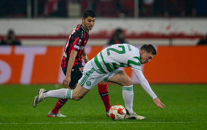 Football UEFA Europa League, Matchday 5, Bayer 04 Leverkusen Celtic Glasgow on 25 11 2021 in Leverkusen North Rhine Westphalia Leverkusen s Exequiel Palacios in a duel with Glasgow s Callum McGregor UEFA REGULATES PROHIBIT ANY USE OF PHOTOGRAPHS AS IMAGE SEQUENCES AND OR QUASI VIDEO Copyright: xChristopherxNeundorfx