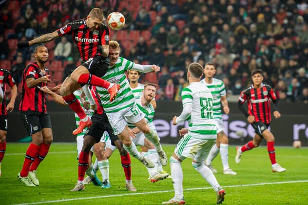 Football UEFA Europa League, Matchday 5, Bayer 04 Leverkusen Celtic Glasgow on 25 11 2021 in Leverkusen North Rhine Westphalia Goal to 1 0, Leverkusen s Robert Andrich header duel, Glasgow s Stephen Welsh UEFA REGULATIONS PROHIBIT ANY USE OF PHOTOGRAPHS AS IMAGE SEQUENCES AND OR QUASI VIDEO Copyright: xChristopherxNeundorfx