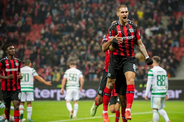 Football UEFA Europa League, Matchday 5, Bayer 04 Leverkusen Celtic Glasgow on 25 11 2021 in Leverkusen North Rhine Westphalia Goal to 1 0, goal celebration, jubilation, joy of Leverkusen s Robert Andrich UEFA REGULATES PROHIBIT ANY USE OF PHOTOGRAPHS AS IMAGE SEQUENCES AND OR QUASI VIDEO Copyright: xChristopherxNeundorfx