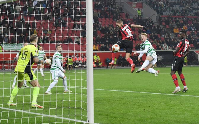 Robert Andrich Bayer 04 Leverkusen , 3 v re , scores the goal to make it 1 0 25 11 2021, Football GER, UEFA Europa League 2021 22, Group Stage, Matchday 5, Bayer 04 Leverkusen Celtic Glasgow, Photo by Maik Hölter TEAM2sportphoto Leverkusen North Rhine Westphalia Germany. Team2