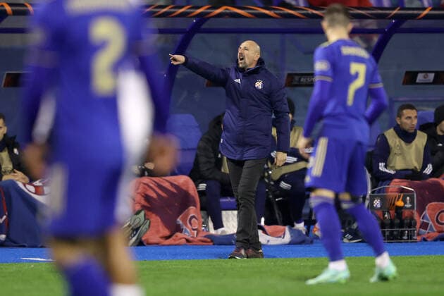 Dinamo Zagreb v KRC Genk: Group H - UEFA Europa League Head Coach of Dinamo Zagreb Damir Krznar gestures during the UEFA Europa League group H match between Dinamo Zagreb and KRC Genk at Maksimir Stadium on November 25, 2021 in Zagreb, Croatia. MarkoxPrpic PIXSELL