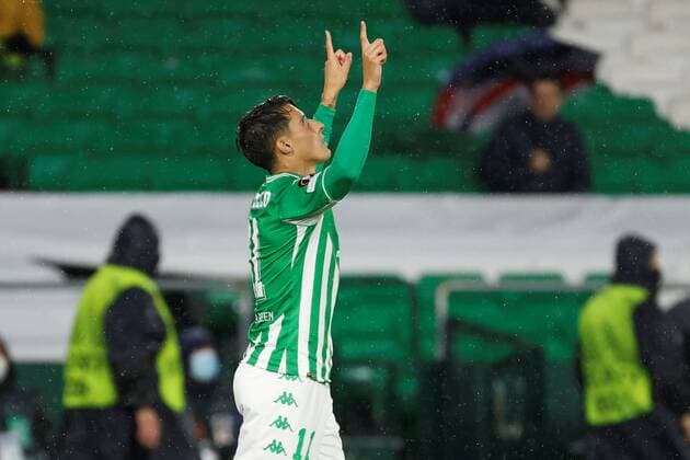 Real Betis Cristian Tello celebrates after scoring the 1-0 lead during a UEFA Europa League group G soccer match between Real Betis and Ferencvaros at Benito Villamarin stadium in Sevilla, southern Spain, 25 November 2021. Real Betis vs Ferencvaros !ACHTUNG: NUR REDAKTIONELLE NUTZUNG!  Copyright: xJulioxMunozx GRAF1594 20211125-859e65a524b285d5fb1f01dc8d98e73b708264d4