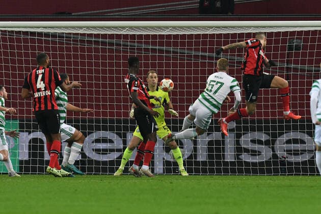 Robert Andrich Bayer 04 Leverkusen scores unstoppable 1 0 25 11 2021, Football, European League, Bayer 04 Leverkusen vs Celtic Glasgow UEFA REGULATES PROHIBIT ANY USE OF PHOTOGRAPHS AS IMAGE SEQUENCES AND OR QUASI VIDEO 25 11 2021, Football, European League, Bayer 04 Leverkusen vs Celtic Glasgow Leverkusen Copyright: xEibner-Pressefotox
