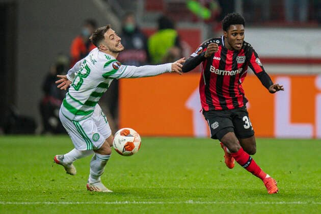 Football UEFA Europa League, Matchday 5, Bayer 04 Leverkusen Celtic Glasgow on 25 11 2021 in Leverkusen North Rhine Westphalia Glasgow s Josip Juranovic in a duel with Leverkusen s Jeremie Frimpong UEFA REGULATES PROHIBIT ANY USE OF PHOTOGRAPHS AS IMAGE SEQUENCES AND OR QUASI VIDEO Copyright: xChristopherxNeundorfx