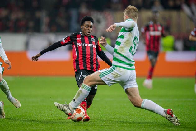 Football UEFA Europa League, Matchday 5, Bayer 04 Leverkusen Celtic Glasgow on 25 11 2021 in Leverkusen North Rhine Westphalia Leverkusen s Jeremie Frimpong in a duel with Glasgow s Stephen Welsh UEFA REGULATES PROHIBIT ANY USE OF PHOTOGRAPHS AS IMAGE SEQUENCES AND OR QUASI VIDEO Copyright: xChristopherxNeundorfx