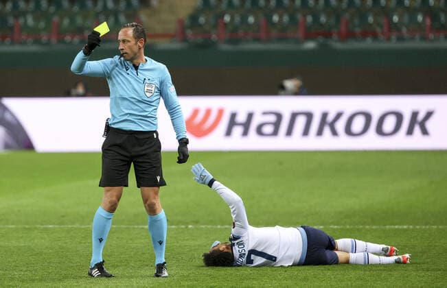MOSCOW, RUSSIA - NOVEMBER 25, 2021: Referee Artur Soares Dias shows a yellow card in the 2021 22 UEFA Europa League Group E football match between Lokomotiv Moscow and Lazio at RZD Arena. Anton Novoderezhkin TASS  TS1195CC