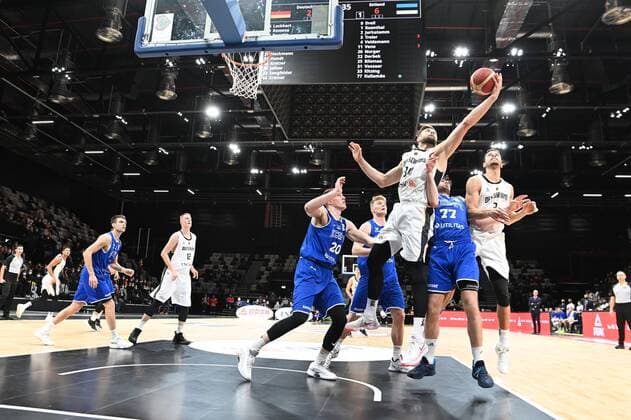 25 11 2021 Basketball International Qualifiers World Cup European Qualifiers Germany Germany vs Estonia Estonia Leon Kratzer 34, Germany vs Rauno Nurger 20, Estonia Kristjan Kitsing 33, Estonia right Dominic Lockhart 3, Germany
