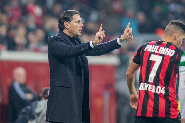 Football UEFA Europa League, Matchday 5, Bayer 04 Leverkusen Celtic Glasgow on 25 11 2021 in Leverkusen North Rhine Westphalia Leverkusen s head coach Gerardo Seoane gestures, facial expressions, disappointment, facial expressions, UEFA REGULATES PROHIBIT ANY USE OF PHOTOGRAPHS AS IMAGE SEQUENCES AND OR QUASI VIDEO Copyright: xChristopherxNeundorfx