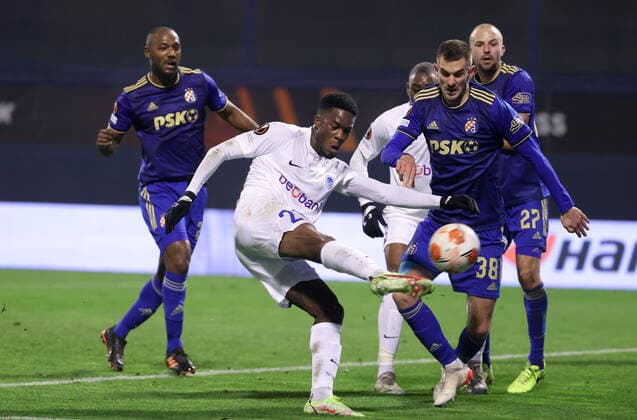 Genk s Ike Ugbo scoring the 1-1 goal during a soccer game between Croatian Dynamo Zagreb and Belgian KRC Genk, Thursday 25 November 2021 in Zagreb, Croatia, on the fifth day (out of six) in Group H of the UEFA Europa League group stage. VIRGINIExLEFOUR  x3143370x