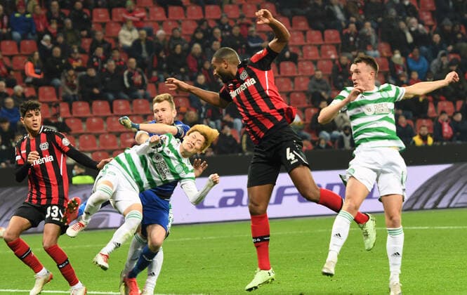 Europa League Bayer 04 Leverkusen Celtic Glasgow 25 11 2021 Goalkeeper Lukas Hradecky LEV and Jonathan Tah LEV bring down Kyogo Furuhashi Celtic, penalty DFL REGULATIONS PROHIBIT ANY USE OF PHOTOGRAPHS AS IMAGE SEQUENCES AND OR QUASI VIDEO EDITORIAL USE ONLY HM
