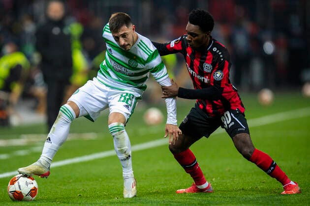 Football UEFA Europa League, Matchday 5, Bayer 04 Leverkusen Celtic Glasgow on 25 11 2021 in Leverkusen North Rhine Westphalia Glasgow s Josip Juranovic in a duel with Leverkusen s Jeremie Frimpong UEFA REGULATES PROHIBIT ANY USE OF PHOTOGRAPHS AS IMAGE SEQUENCES AND OR QUASI VIDEO Copyright: xChristopherxNeundorfx