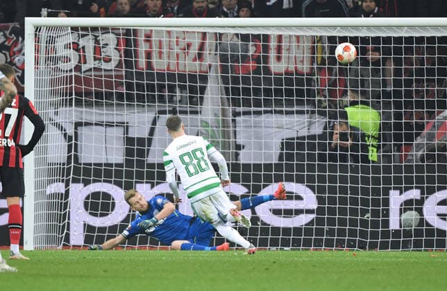Josip Juranovic Celtic Glasgow converts penalty against goalkeeper Lukas Hradecky Bayer 04 Leverkusen 1 1 25 11 2021, Football GER, UEFA Europa League 2021 22, Group stage, Matchday 5, Bayer 04 Leverkusen Celtic Glasgow, Photo Maik Hölter TEAM2sportphoto Leverkusen Nordrhein Westfalen Germany Team2
