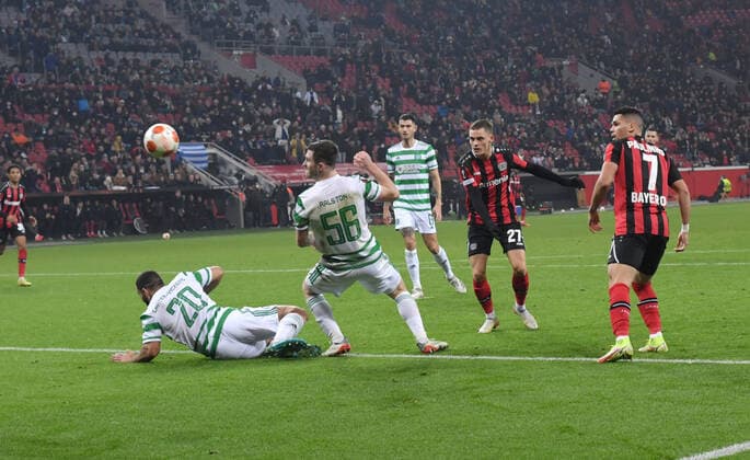 Florian Wirtz Bayer 04 Leverkusen , 2 v re , hits only the goalpost with this shot 25 11 2021, Football GER, UEFA Europa League 2021 22, Group Stage, Matchday 5, Bayer 04 Leverkusen Celtic Glasgow, Photo by Maik Hölter TEAM2sportphoto Leverkusen North Rhine Westphalia Germany. Team2