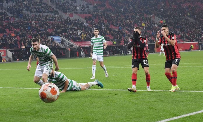 Paulinho Bayer 04 Leverkusen , Florian Wirtz Bayer 04 Leverkusen , v r , after a missed goal chance 25 11 2021, Football GER, UEFA Europa League 2021 22, Group Stage, Matchday 5, Bayer 04 Leverkusen Celtic Glasgow, Photo Maik Hölter TEAM2sportphoto Leverkusen North Rhine Westphalia Germany. Team2