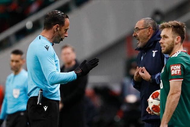 FC Lokomotiv Moscow v SS Lazio: Group E - UEFA Europa League Lazio head coach Maurizio Sarri (2nd R) argues with referee Artur Dias during the UEFA Europa League Group E football match between FC Lokomotiv Moscow and SS Lazio on November 25, 2021 at RZD Arena in Moscow, Russia. Moscow Russia  Copyright: xMikexKireevx originalFilename:kireev-fclokomo211125_npmYt.jpg