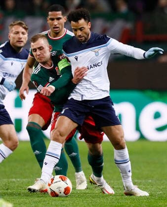 FC Lokomotiv Moscow v SS Lazio: Group E - UEFA Europa League Dmitri Barinov (L) of Lokomotiv Moscow and Felipe Anderson of Lazio vie for the ball during the UEFA Europa League Group E football match between FC Lokomotiv Moscow and SS Lazio on November 25, 2021 at RZD Arena in Moscow, Russia. Moscow Russia  Copyright: xMikexKireevx originalFilename:kireev-fclokomo211125_npEaQ.jpg