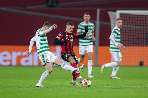 25 11 2021, Football, 2021 2022 season, Europa League, Matchday 5, Bayer 04 Leverkusen Celtic Glasgow, v l Callum McGregor Celtic Glasgow , Florian Wirtz Bayer 04 Leverkusen Photo Dennis Ewert RHR FOTO Leverkusen BayArena NRW Germany xRHR FOTO DEx