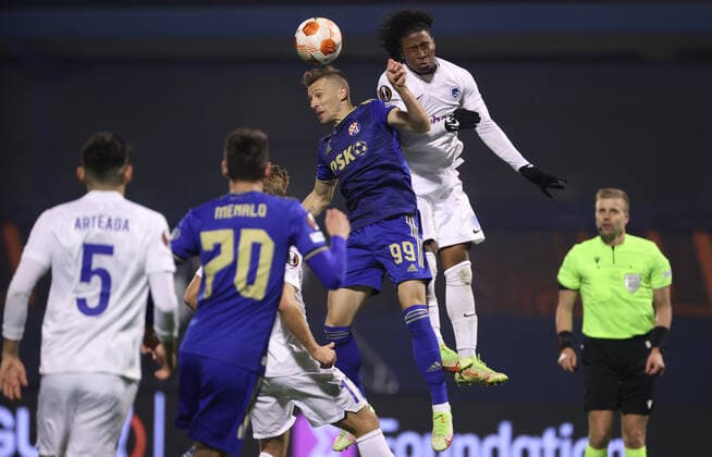 Dinamo s Mislav Orsic and Genk s Angelo Preciado fight for the ball during a soccer game between Croatian Dynamo Zagreb and Belgian KRC Genk, Thursday 25 November 2021 in Zagreb, Croatia, on the fifth day (out of six) in Group H of the UEFA Europa League group stage. VIRGINIExLEFOUR  x3143380x