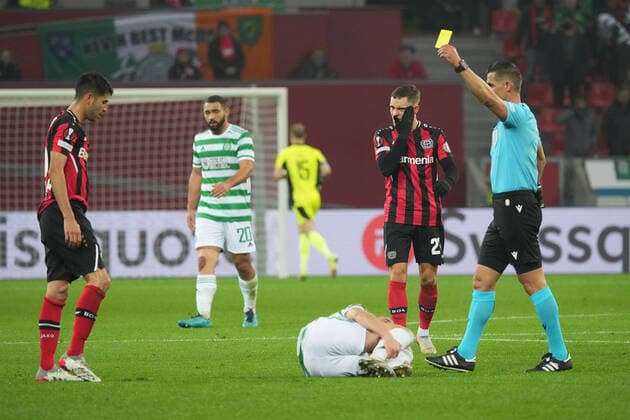GER, UEFA EL Bayer 04 Leverkusen GER vs Celtic Glasgow SOC 25 11 2021, BayArena, Leverkusen, Europalegue, group stage, matchday 5, GER, UEFA EL Bayer 04 Leverkusen GER vs Celtic Glasgow SOC , pictured yellow card for Exequiel Palacios Leverkusen 25 , nordphotoxGmBHx xMeuter nph00351