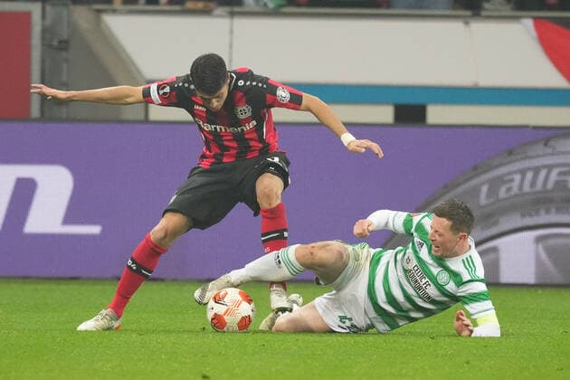 GER, UEFA EL Bayer 04 Leverkusen GER vs Celtic Glasgow SOC 25 11 2021, BayArena, Leverkusen, Europalegue, group stage, matchday 5, GER, UEFA EL Bayer 04 Leverkusen GER vs Celtic Glasgow SOC , pictured Julian Baumgartlinger Leverkusen 15 , Callum McGregor Celtic Glasgow 42 , nordphotoxGmBHx xMeuter nph00351