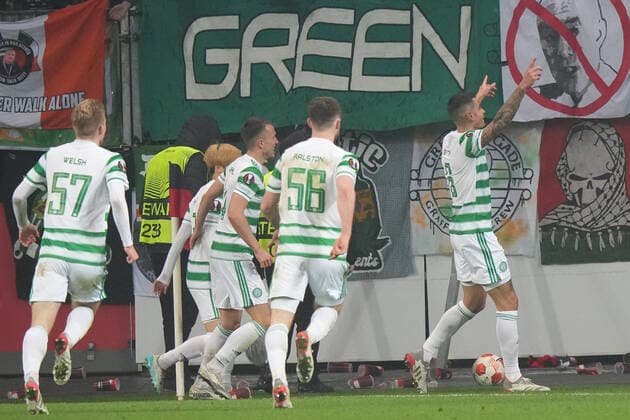 GER, UEFA EL Bayer 04 Leverkusen GER vs Celtic Glasgow SOC 25 11 2021, BayArena, Leverkusen, Europalegue, Grouphase, Matchday 5, GER, UEFA EL Bayer 04 Leverkusen GER vs Celtic Glasgow SOC , pictured goal celebration cheer run, 2 1 for Celic Kyogo Furuhashi Celtic Glasgow 8 , Anthony Ralston Celtic Glasgow 56 , Stephen Welsh Celtic Glasgow 57 , Kyogo Furuhashi Celtic Glasgow 8 , nordphotoxGmBHx xMeuter nph00351